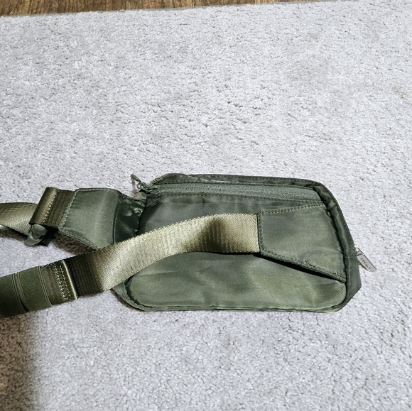 lululemon athletica Olive Green Men's Bag - Picture 3 of 8